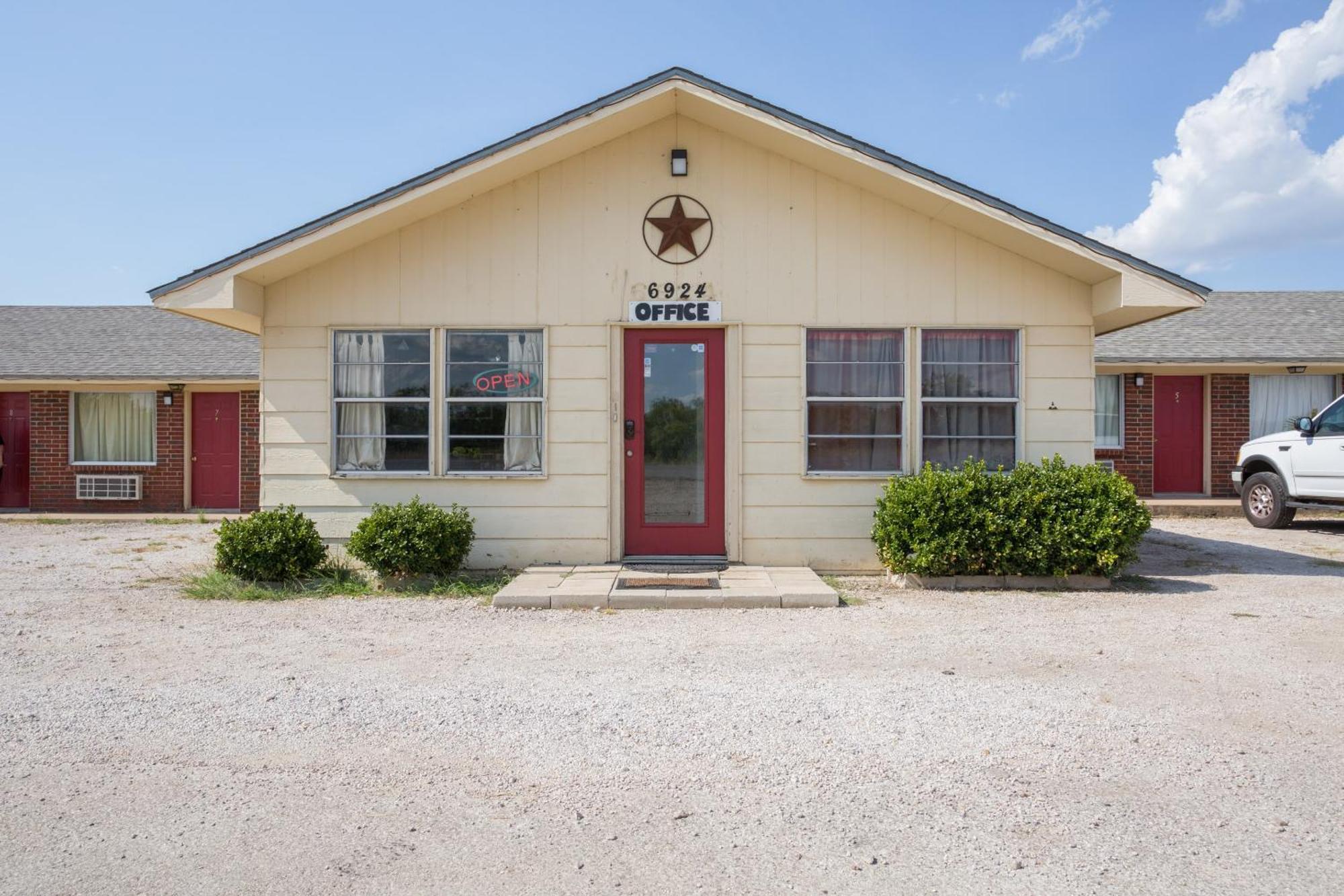 Oyo Hotel Breckenridge Tx Hubbard Creek Lake Exterior photo